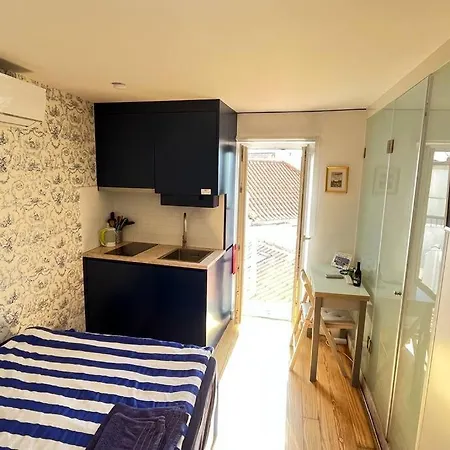Sao Vicente Iv - Eco-flat With French Balcony & View Appartamento Lisbona