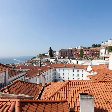 Sao Vicente Iv - Eco-flat With French Balcony & View شقة